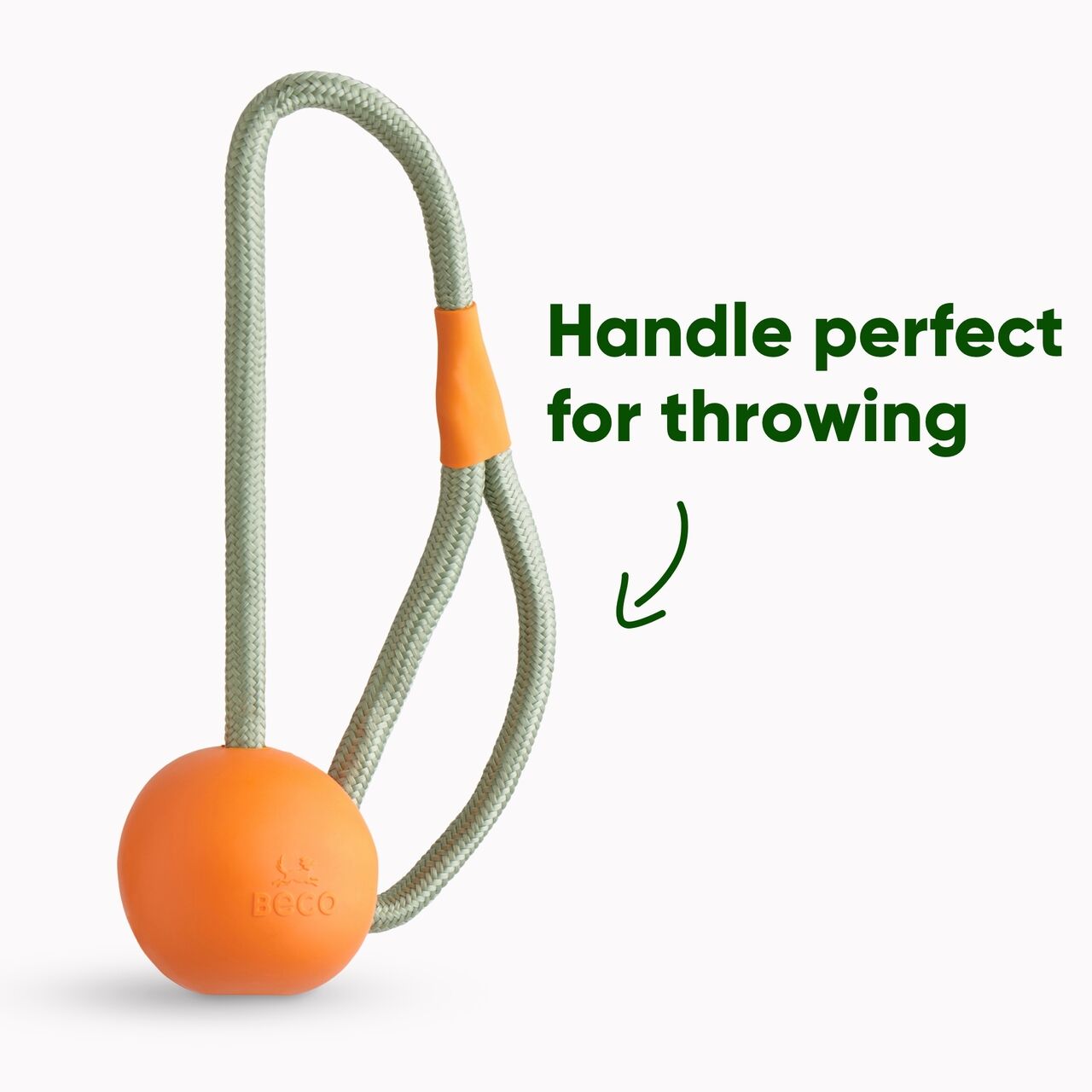 Beco-Slinger-Ball-mit-Seil-und-Handschlaufe-orange-Naturkautschuk-fuer-weite-Wuerfe-recycelte-Materialien-BT-75630