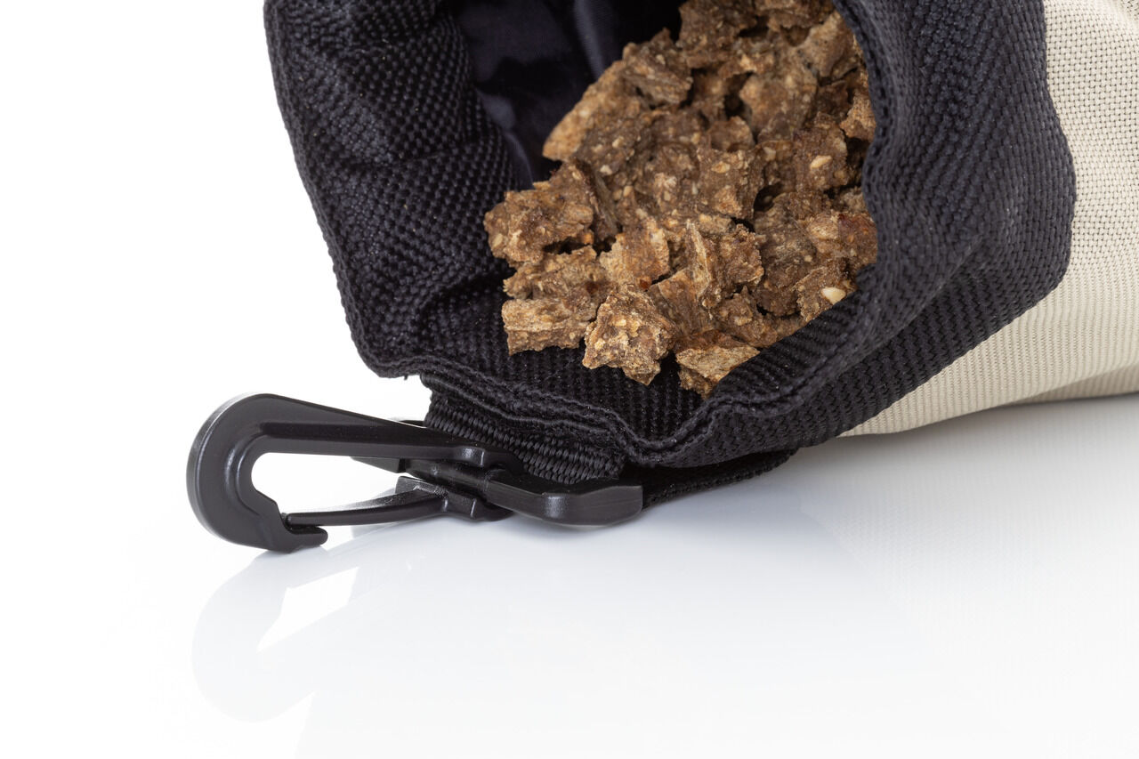 Maelson-Treatee-Mag-Pouch-Leckerlibeutel-mit-Magnetverschluß-Karabiner-zum-Anhaengen-an-Guertel-oder-Hose-31-04185