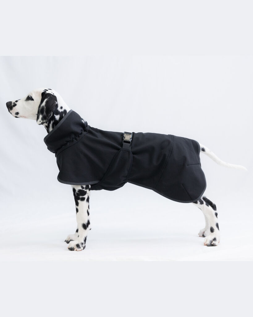 PAIKKA-Softshelljacke-Recovery-Dark-Dalmatiner-mit-Hundejacke-Seitenansicht-60-46863